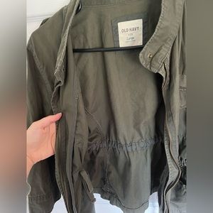 Old Navy size L cinch waist cropped sleeve olive green jacket